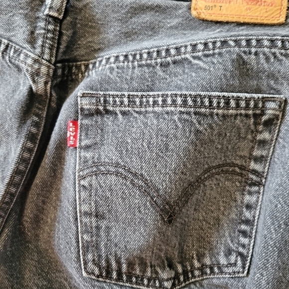 Levi's 501 Button Fly Frayed Hem Jeans in Black Size 28 - Picture 10 of 10